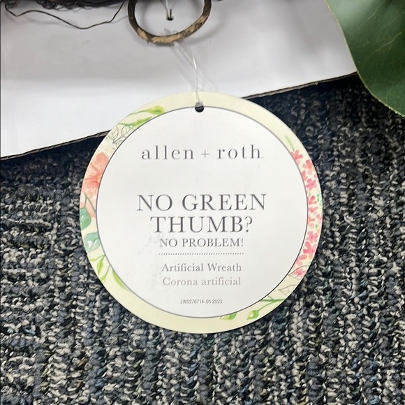 Artificial Magnolia Green Leaf Wreath - Picture 4 of 12